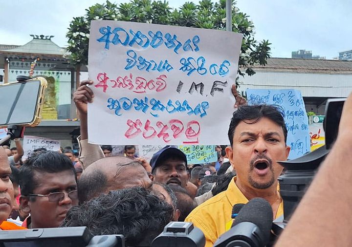 ජවිපෙ මූලස්ථානය වටකර ඇසිය යුතු ප්‍රශ්නය – රටේ රාළ