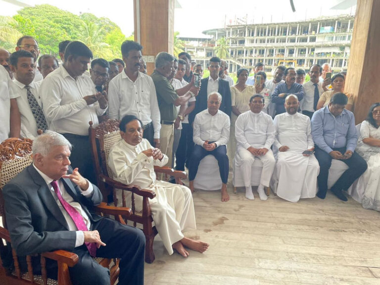 රනිල් දිනවන ගිවිසුමකට රාජිත – රනිල් අත්සන් තබති